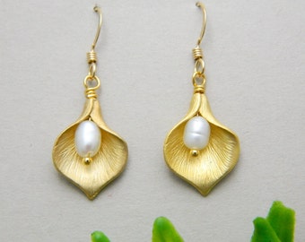 Gold Calla lily Earring, Bridesmaid Gifts, Calla lily Jewelry, Sister, Mother Jewelry, Dainty, Elegant, Wedding Jewelry, Bridesmaid Earrings