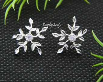 Christmas Jewelry, SnowFlake Earrings, Silver Cubic Zirconia Jewelry, Rhinestone Earrings, Stars, Stud Earrings, Christmas Gift