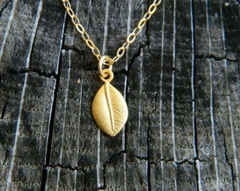 Tiny Leaf Charm Necklace, GOLD Minimalist Necklace, Simple Everyday Jewelry, Teen Necklace, Dainty Necklace, Gift for Friend, Coworker