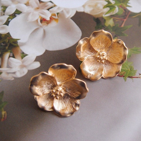 GOLD Magnolia Earrings, Mother Earrings, Stud Flower Earrings, Bridesmaid Gift Ideas, Mother's Day Gift, Bridesmaid Earrings