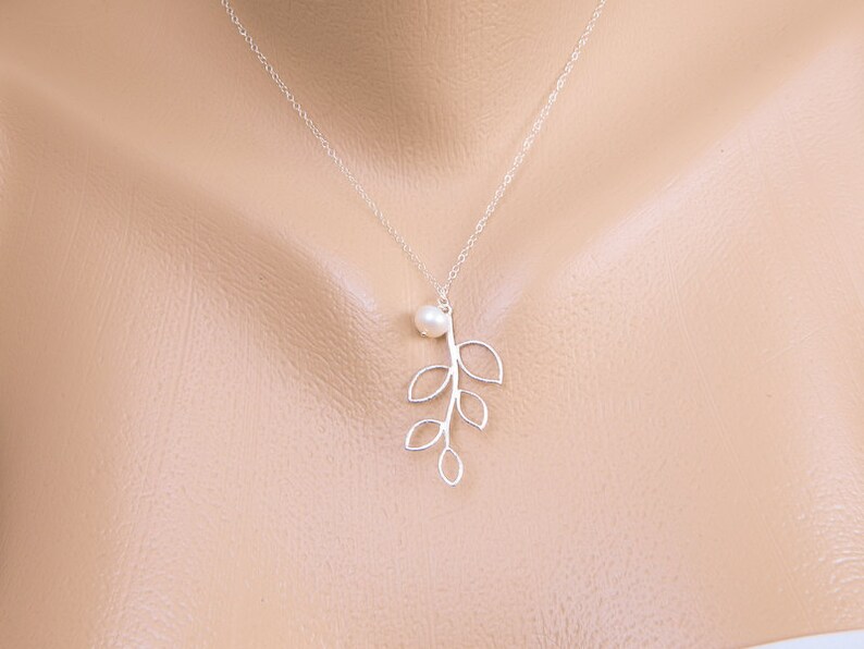 SILVER Charm Leaf Necklace, Winter Wedding Gift, Bridesmaid Necklace, Simple Pearl Necklace, Dainty Everyday Necklace, Bridal Party Gift image 1