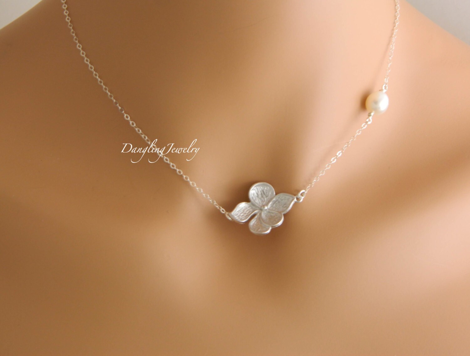 Bridesmaid Necklace, Elegant Pearl Necklace, Bridesmaid's Gift, Gift for Her, Hibiscus Necklace, Bridesmaid Jewelry