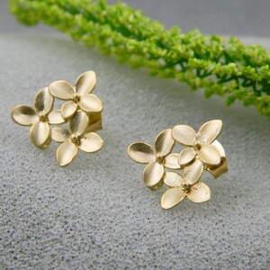 Boucles d’oreilles or fleur de cerisier, Post argent, boucles d’oreilles, bijoux de mariage, demoiselle d’honneur cadeaux, boucle d’oreille Simple, tous les jours de porter, délicat,