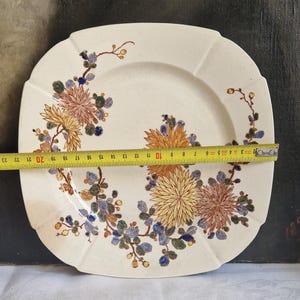 Antik Gien Terre de fer polykrom tallrik med blommotiv, shabby vintage, från Frankrike, sällsynt bild 3