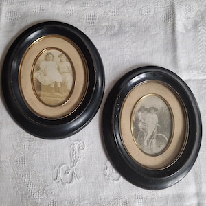 2 antique picture frames Napoleon III including photos Shabby vintage from France in a set