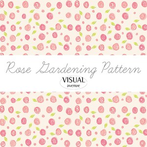 Może przedstawiać: Powtarzający się wzór różowych róż i zielonych liści na kremowym tle. Napis "Rose Gardening Pattern" jest napisany kursywą, z napisem "VISUAL avenue" poniżej. Idealny do tkanin, tapet lub projektów rzemieślniczych.