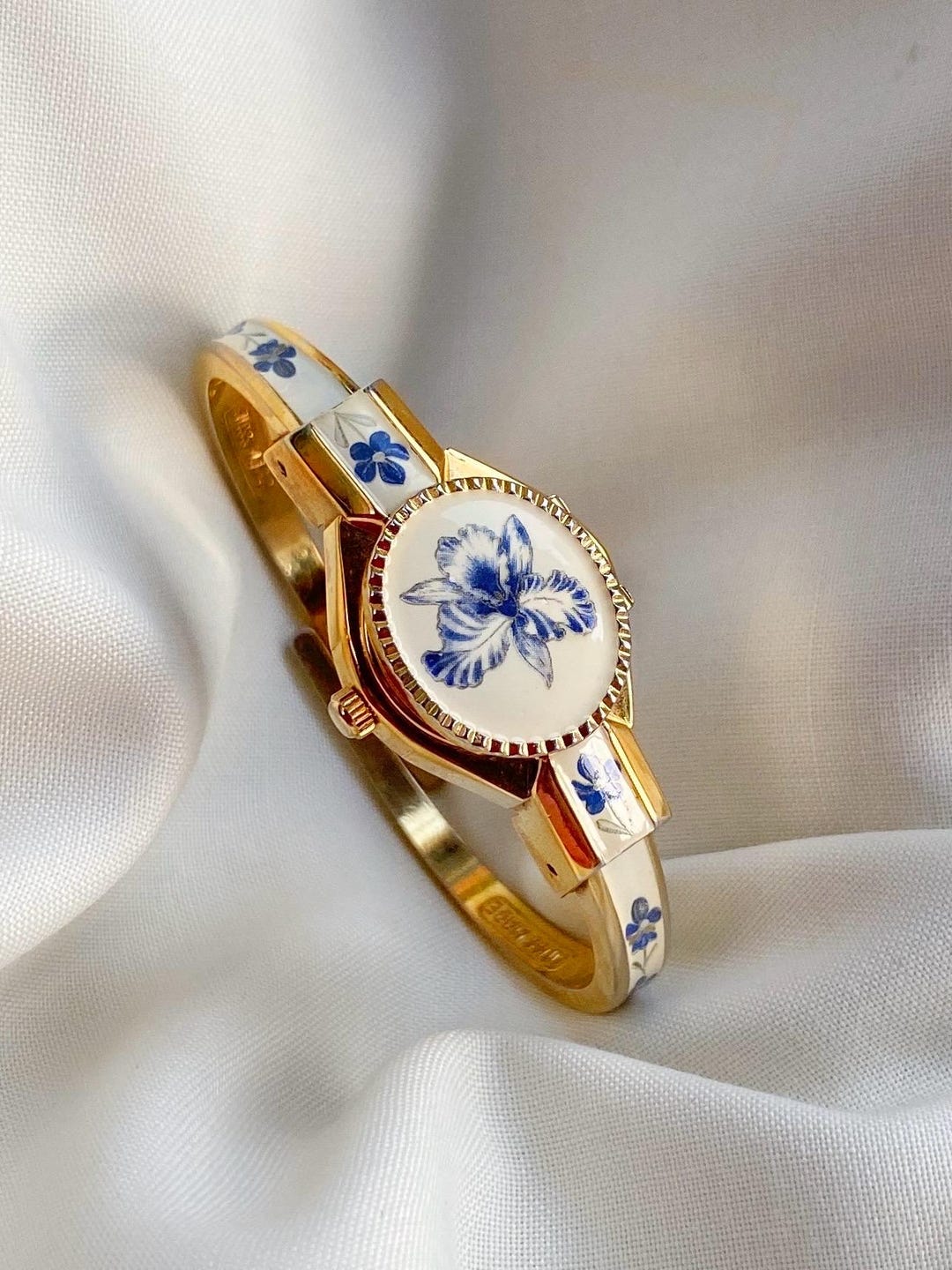 【美品】ANDRE MOUCHE フラワーデザイン バングルウォッチ Vintage Andre Mouche Quartz Bangle Watch, Enamel Floral