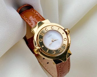 Reloj Gucci Peekaboo vintage, raro, de los años 90, chapado en oro, movimiento de cuarzo 6600L; reloj suizo de lujo.