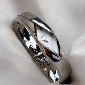 Sällsynt Seiko Rivoli Silver Semi Bangle-klocka för kvinnor; Vintage japansk klocka