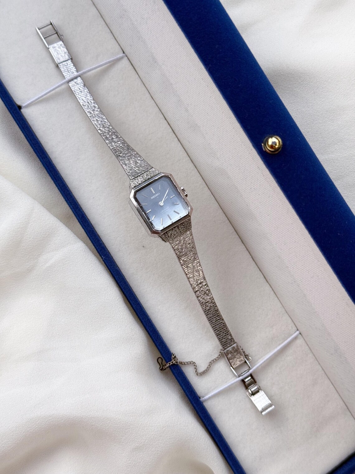 Vintage Rare Seiko Blue dial Silver Watch for women; Mechanical wind, foto 4 de 4
