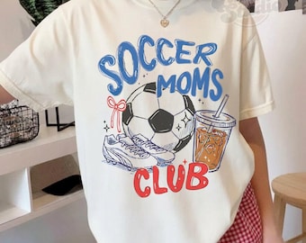 Camiseta Comfort Colors® para mamás futbolistas, camiseta deportiva Gameday Doodle, camiseta deportiva de moda para mamás futbolistas.