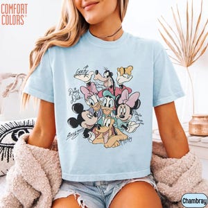 Comfort Colors® Retro Musse Pigg och vänner Disney boxig skjorta, Disneyland familjeresa kort t-shirt, Disney semester sommartröjor bild 6