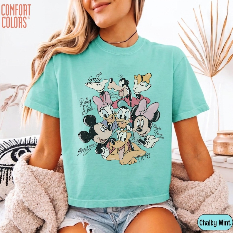 Comfort Colors® Retro Musse Pigg och vänner Disney boxig skjorta, Disneyland familjeresa kort t-shirt, Disney semester sommartröjor bild 4