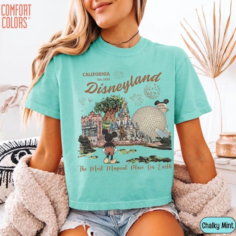 Comfort Colors® Retro Disneyland Boxy T-shirt, Happiest Place Disney Crop Top, Vintage Mickey Crop Top, Retro Aquarel Disney T-shirt, Disneyskjorta bild 7