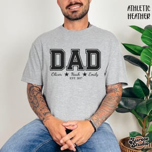 Camiseta personalizada para papá con nombre de niño y fecha personalizada. Regalo perfecto para el Día del Padre. Camiseta con la letra "PAPÁ".