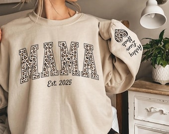 Sudadera de leopardo personalizada para mamá con nombre de niño en la manga, sudadera personalizada para mamá, regalo para mamá, regalo para el Día de la Madre, sudadera para mamá (Est. 2025)