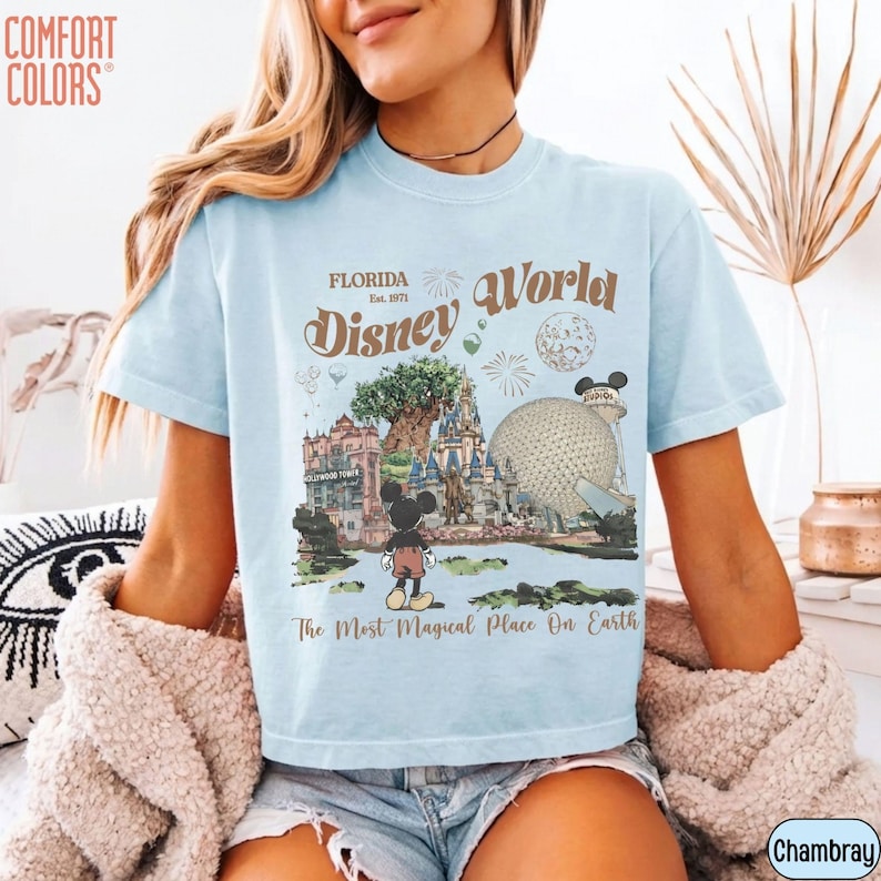 Comfort Colors® Retro Disneyland Boxy T-shirt, Happiest Place Disney Crop Top, Vintage Mickey Crop Top, Retro Aquarel Disney T-shirt, Disneyskjorta bild 6