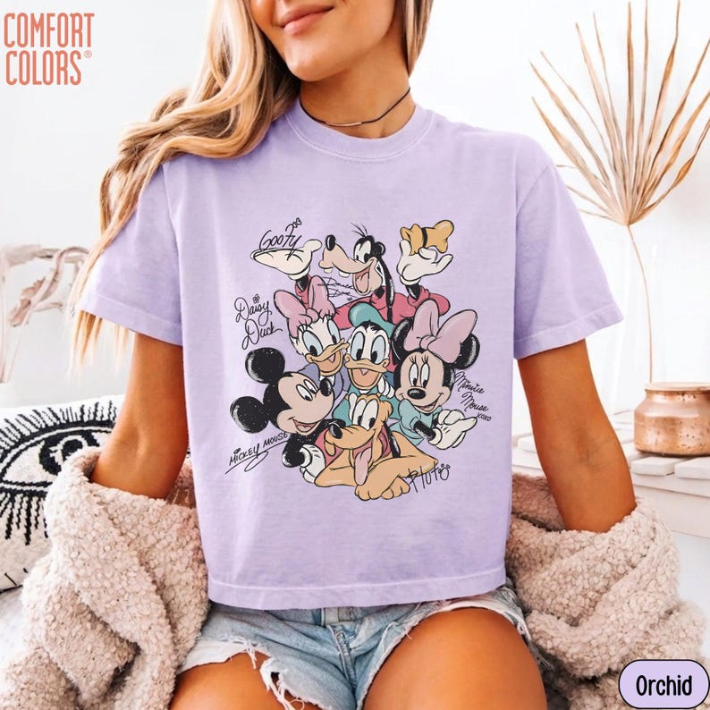 Comfort Colors® Retro Musse Pigg och vänner Disney boxig skjorta, Disneyland familjeresa kort t-shirt, Disney semester sommartröjor bild 3
