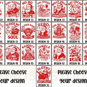 Pu&ograve; includere: Una collezione di ventidue disegni grafici rettangolari in inchiostro rosso su sfondo bianco, ognuno con illustrazioni a tema natalizio e didascalie umoristiche etichettate dal design 29 al 50, disposti in una griglia.