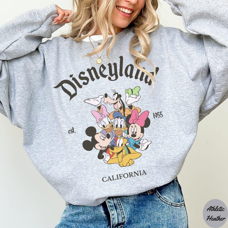 Retro Disneyland Micky und Freunde Pullover, Est 1955 Disneyland Grafik-Shirt, Vintage Disney Urlaub Sweatshirt, Disney-Charaktere Shirt Bild 1