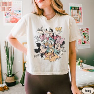 Comfort Colors® Retro Musse Pigg och vänner Disney boxig skjorta, Disneyland familjeresa kort t-shirt, Disney semester sommartröjor bild 2