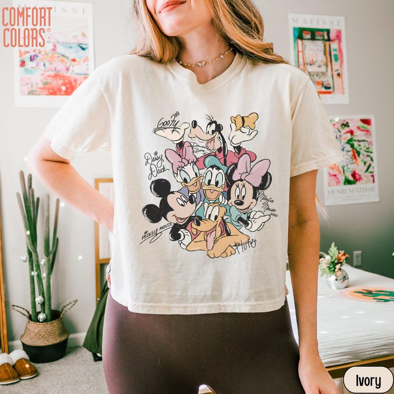 Comfort Colors® Retro Musse Pigg och vänner Disney boxig skjorta, Disneyland familjeresa kort t-shirt, Disney semester sommartröjor bild 2