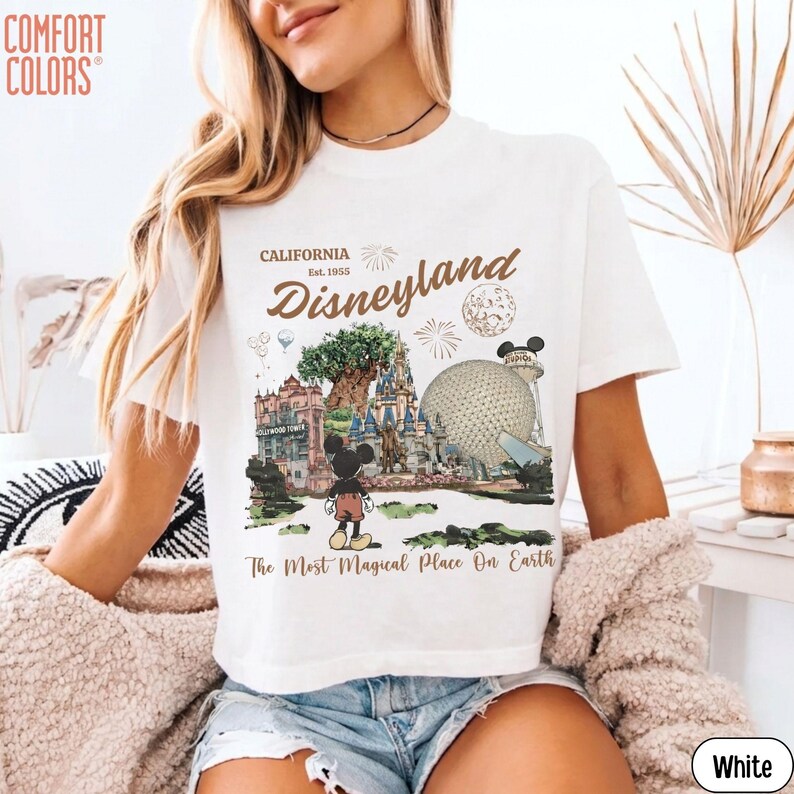 Comfort Colors® Retro Disneyland Boxy T-shirt, Happiest Place Disney Crop Top, Vintage Mickey Crop Top, Retro Aquarel Disney T-shirt, Disneyskjorta bild 3