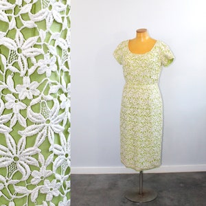 1950s Saks Fifth Avenue Lace Flower Fitted Dress // Medium