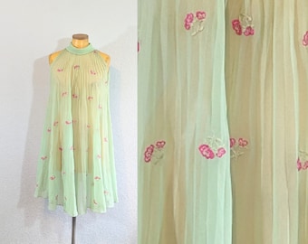 Robe tente Harrods des années 1960 en mousseline de soie transparente vert menthe / / Rose dorée de Suisse / / Très petite