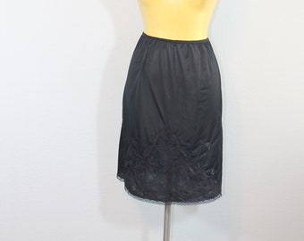 1960s Black Lace Half Slip // Small