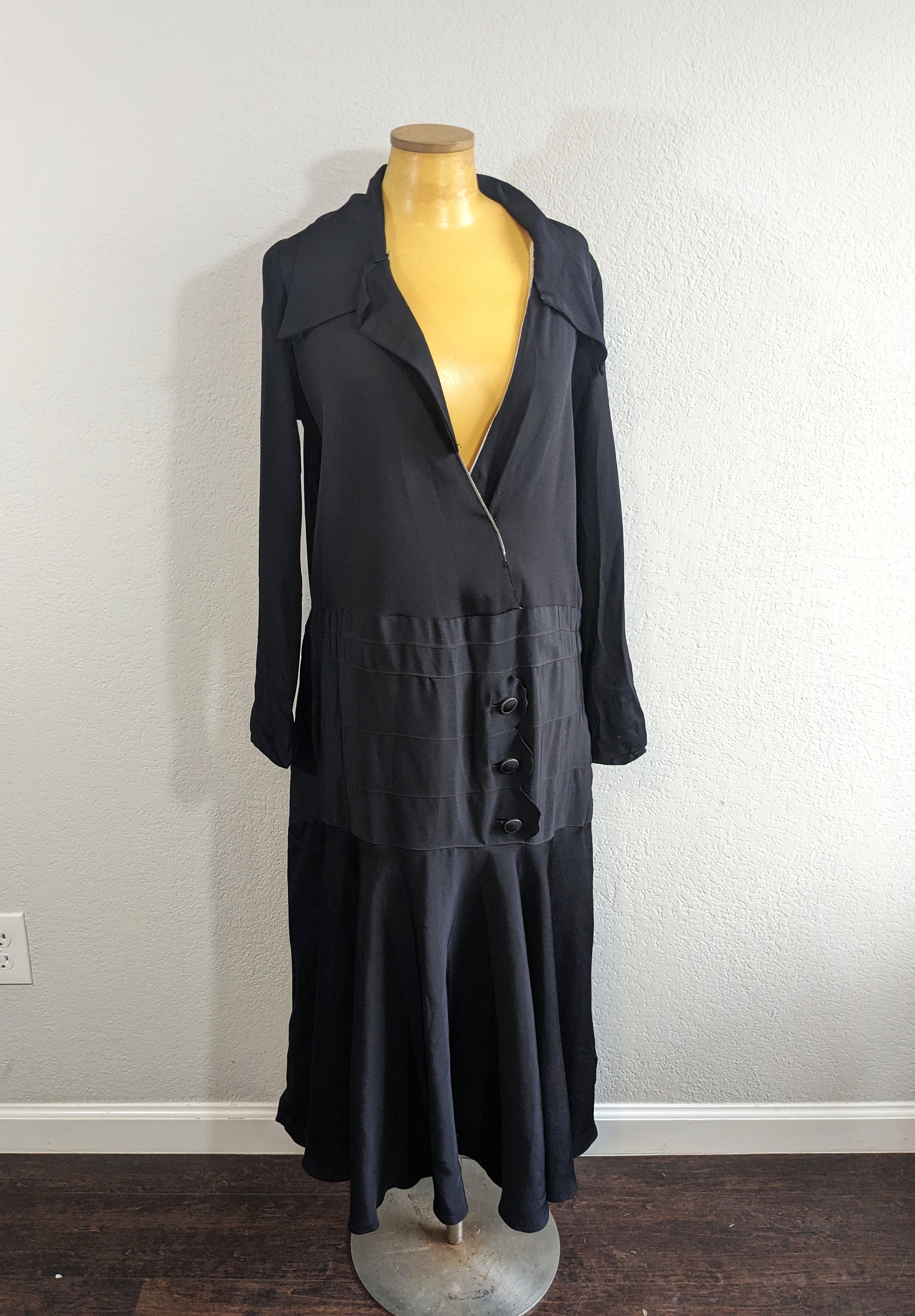 1920s Drop Waist Black Crepe De Chine Day Dress // Large - Etsy 1920s Drop Waist Black Crepe De Chine Day Dress // Large - Etsy