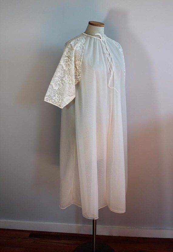 Retro White Robe 1960s Chiffon White Robe // One Size - Gem