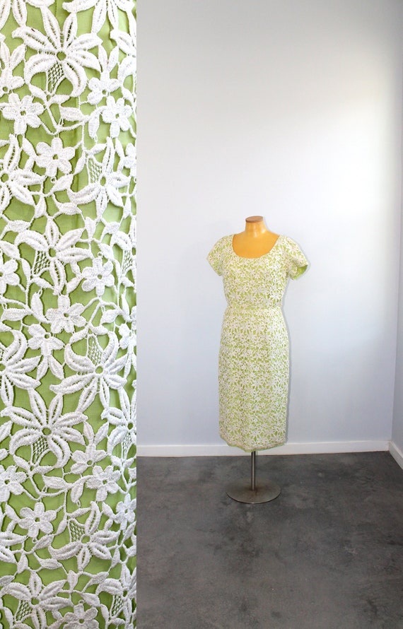 1950s Saks Fifth Avenue Lace Flower Fitted Dress /