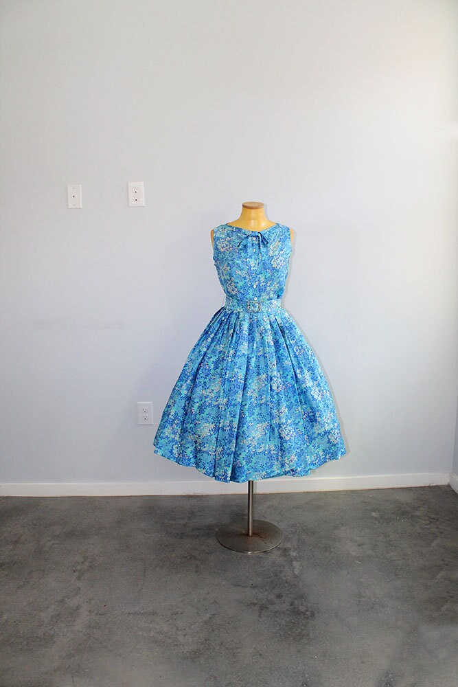 トリートユアセルフFloral vintage like dress 1950s Silk Floral Blue Garden Dress Separates Set // Extra