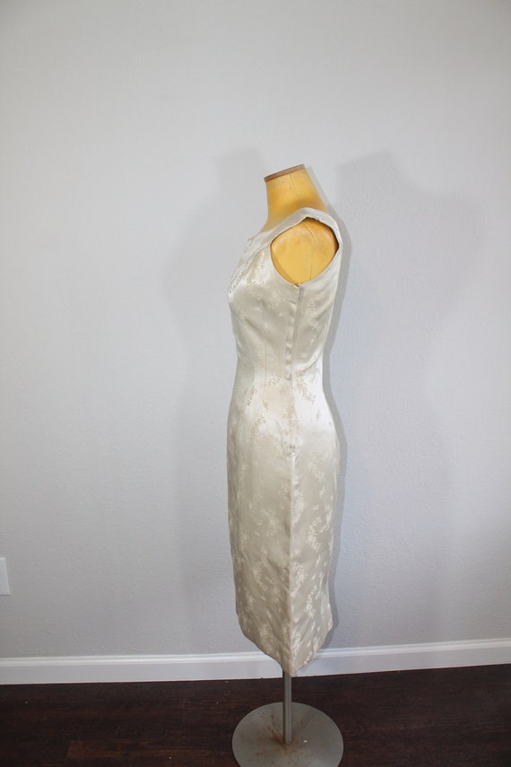 1950s Ivory Satin Brocade Wiggle Dress // Small /… - image 4