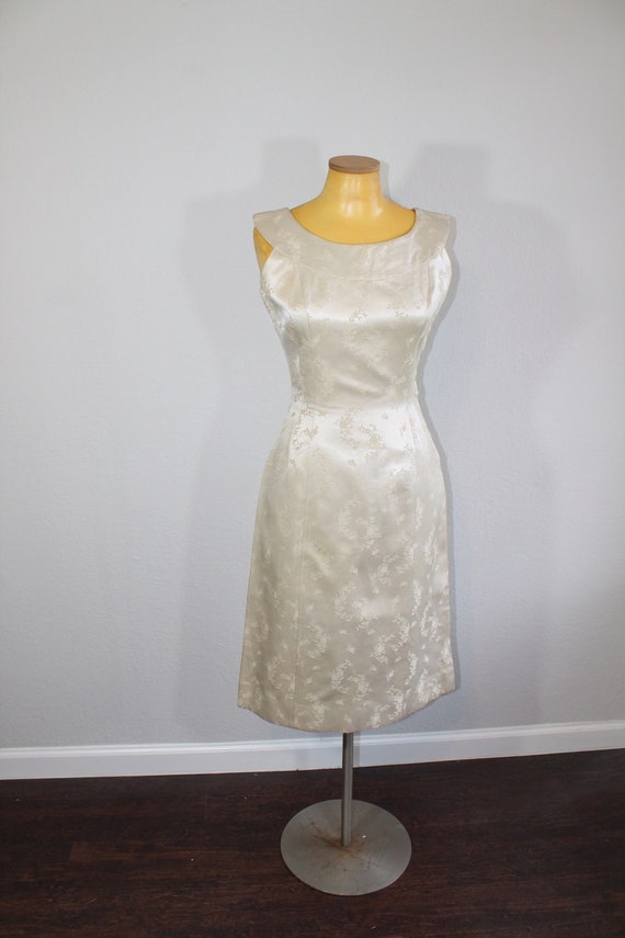 1950s Ivory Satin Brocade Wiggle Dress // Small /… - image 3