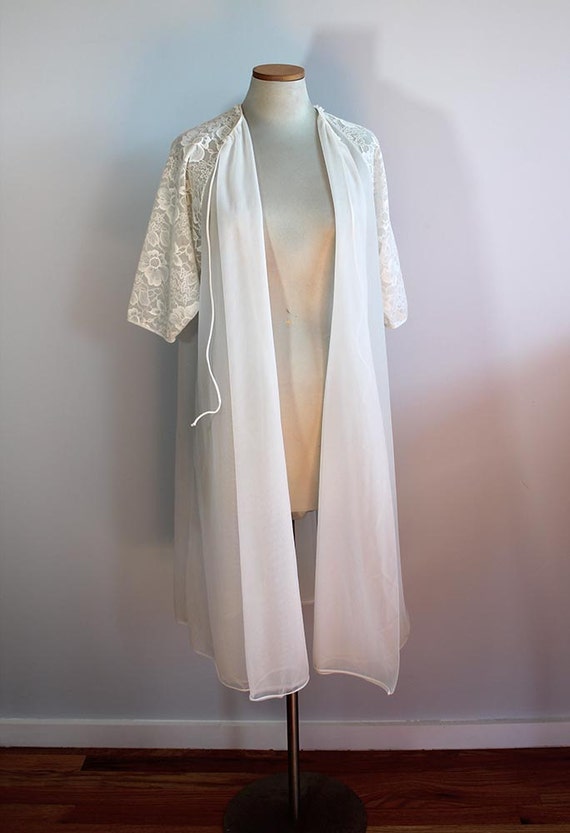 Retro White Robe 1960s Chiffon White Robe // One Size - Gem