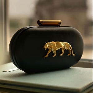 Clutch de pantera de diseñador Sabyasachi / Bolso de alta costura indio de lujo / Detalle icónico de animal dorado / Bolso coleccionable raro