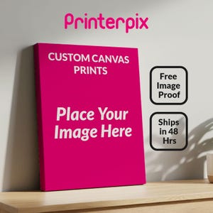 Op de afbeelding: Een magenta canvas print met witte tekst die luidt "CUSTOM CANVAS PRINTS" en "Place Your Image Here". Het Printerpix-logo staat bovenaan. Twee vakken rechts zeggen "Free Image Proof" en "Ships in 48 Hrs."