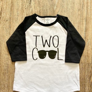 zwei coole Shirt - 2. Geburtstag Tshirt - zwei coole Tshirt - Sonnenbrille Tshirt - Raglan Geburtstagsshirt