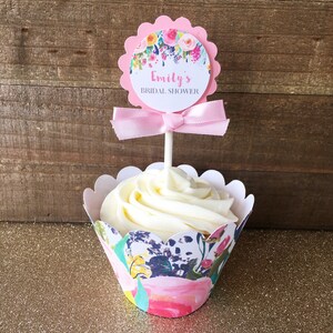 12 個の花柄ブライダル シャワー カップケーキ トッパー、パーソナライズされた花柄ヘッダー ブライダル シャワー トッパー、花柄ブライダル シャワー カップケーキ ピック、ウェディング トッパー
