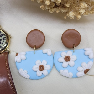 Handmade daisy clay earrings, Polymer clay flower earrings, Daisy stud earrings handmade, Cottagecore floral clay jewelry