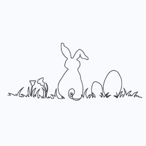 以下が含まれることがあります： イースターのシーンを描いた白黒の線画。ウサギが2つの卵と花の隣の草の中に座っています。この画像は、イースターをテーマにした工芸品や装飾に最適な、シンプルでミニマリストなデザインです。
