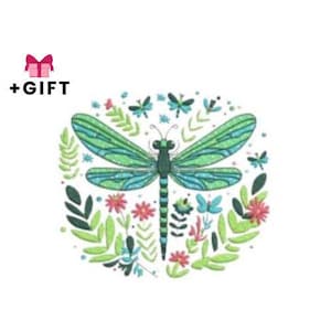 Puede incluir: Ilustración de una libélula con alas verdes y azules, rodeada de flores y follaje. El diseño incluye el texto "+REGALO" y un icono de caja de regalo rosa, lo que sugiere un artículo de regalo.