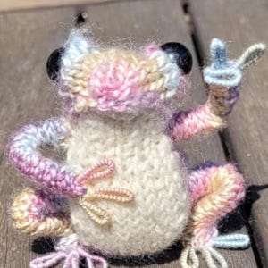 Knitted Peace Frog, Animaguri frog