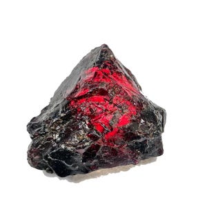 Grande pietra di granato rosso grezzo: cristallo curativo per la pietra portafortuna di gennaio