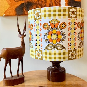 RETRO Yellow Orange SCANDI FLOWER 60s 70s Vintage Fabric 30cm Lampshade afbeelding 1