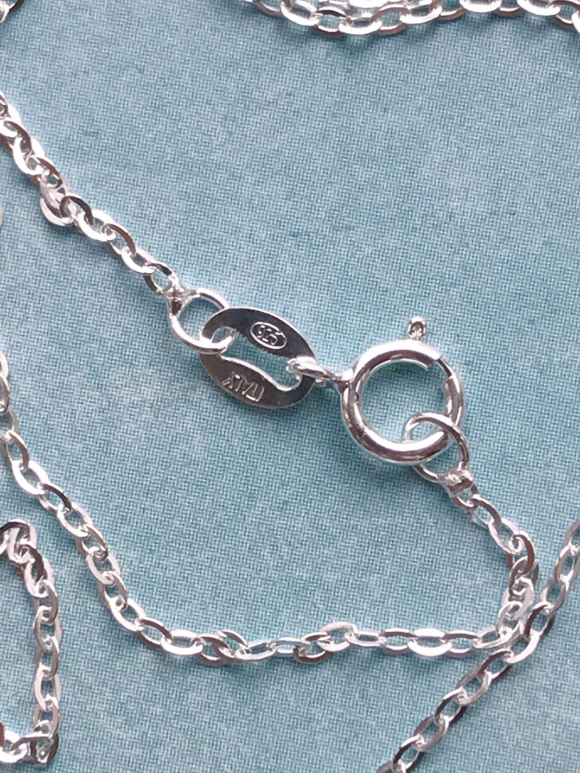 18 inch chain on neck Clearance