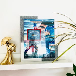 Póster de collage marino con marco plateado brillante.
