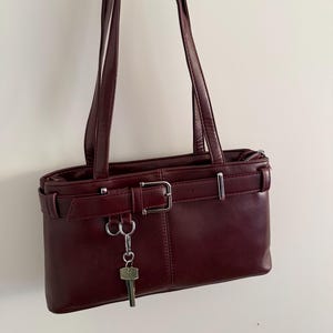 sac porté épaule bordeaux vintage